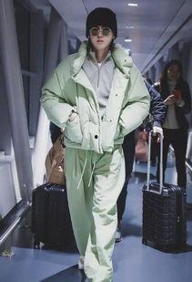 吴亦凡在机场视频,时尚穿搭引发热议,粉丝热议其近况